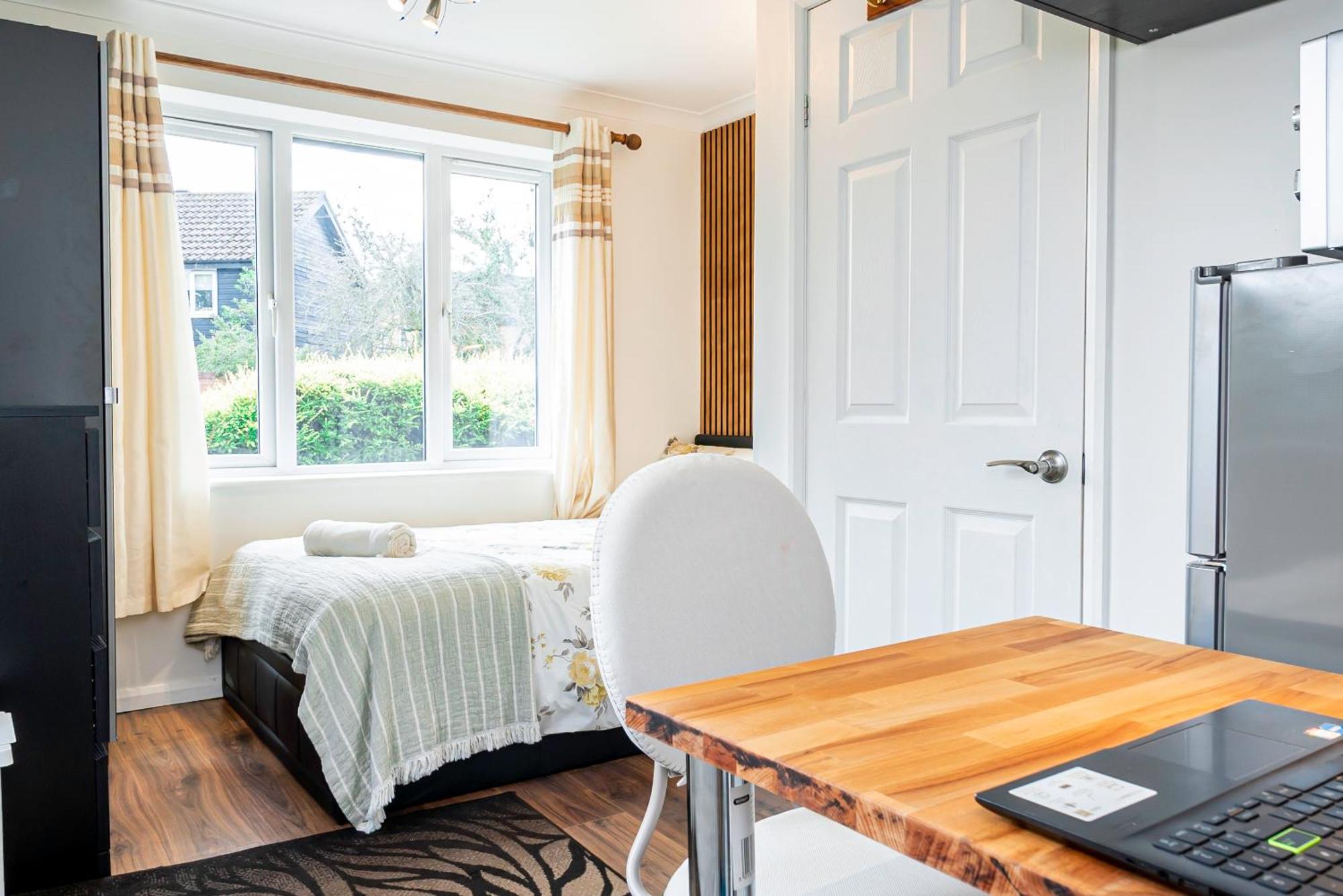 Earley Luxury Ensuite Room With Private Entrance Ρίντινγκ Εξωτερικό φωτογραφία